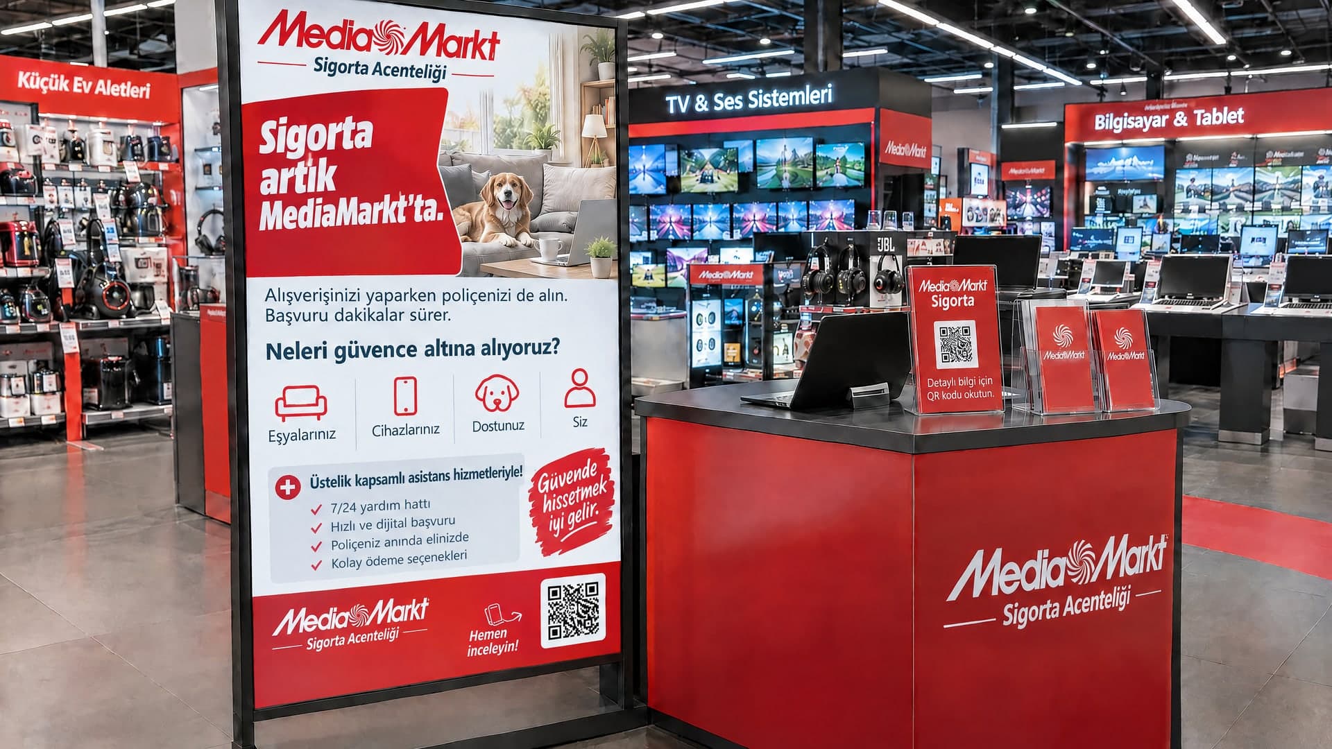 MediaMarkt mağazasında MediaMarkt Sigorta Acenteliği standı ve danışma tezgâhı